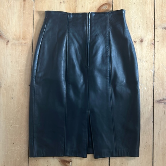 Danier leather skirt - Picture 1 of 9